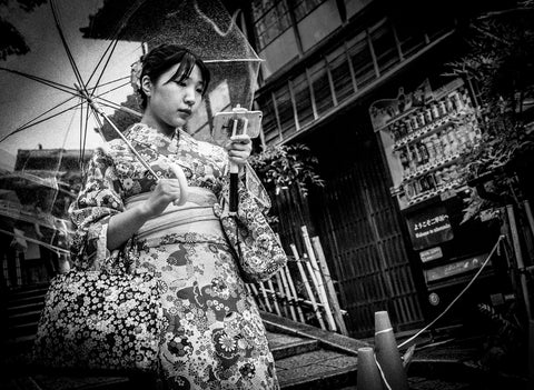 Meg Hewitt, Girl with a selfie stick, Kyoto, 2016
